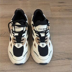 Steve MaddenBlack and Tan Sneakers